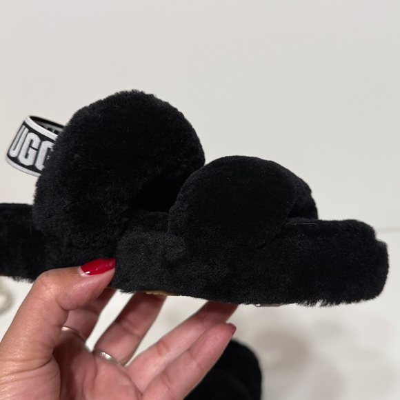 UGG “Oh Yeah” Slide Sandals in Black Sheepskin with an Elastic UGG Logo Strap - Picture 7 of 16
